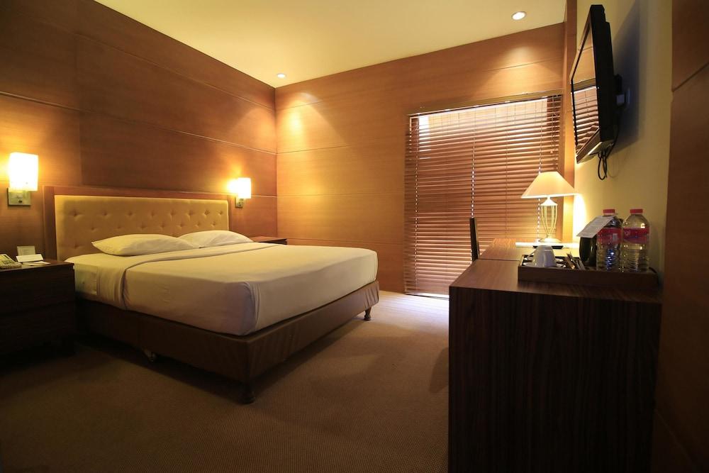 Hotel Mutiara Malioboro ジョグジャカルタ エクステリア 写真