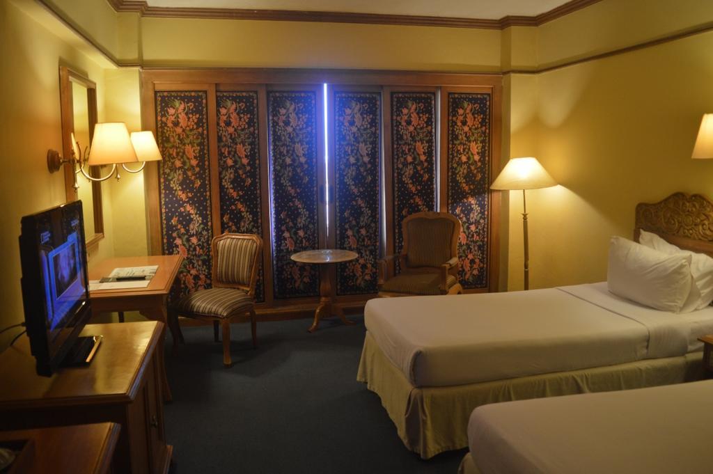 Hotel Mutiara Malioboro ジョグジャカルタ エクステリア 写真