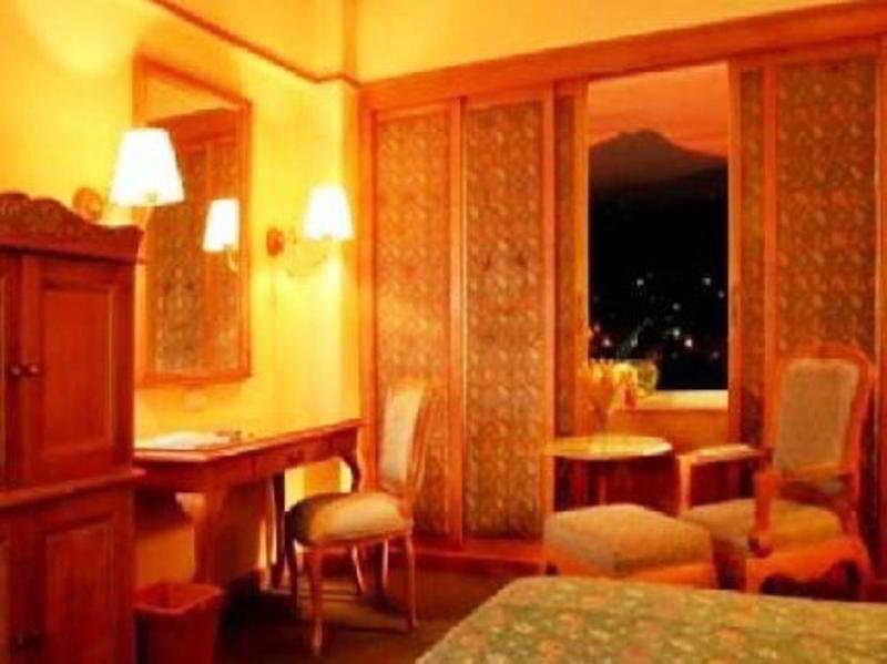 Hotel Mutiara Malioboro ジョグジャカルタ エクステリア 写真