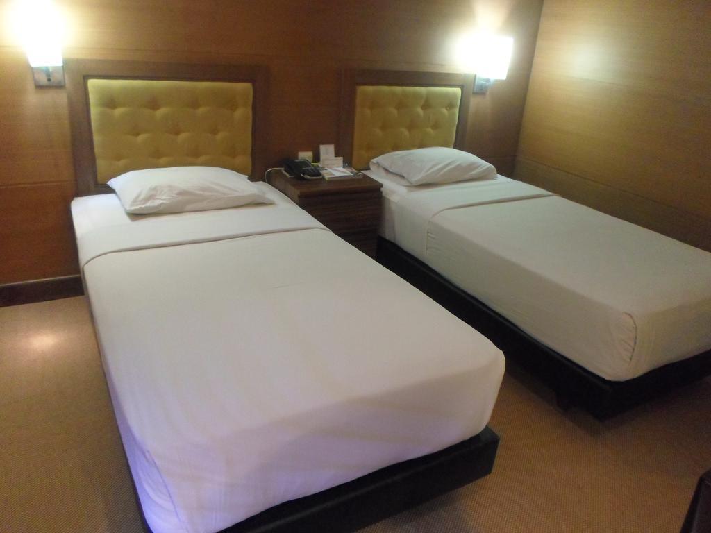 Hotel Mutiara Malioboro ジョグジャカルタ エクステリア 写真