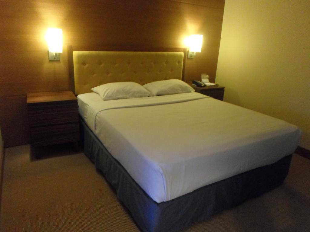 Hotel Mutiara Malioboro ジョグジャカルタ エクステリア 写真
