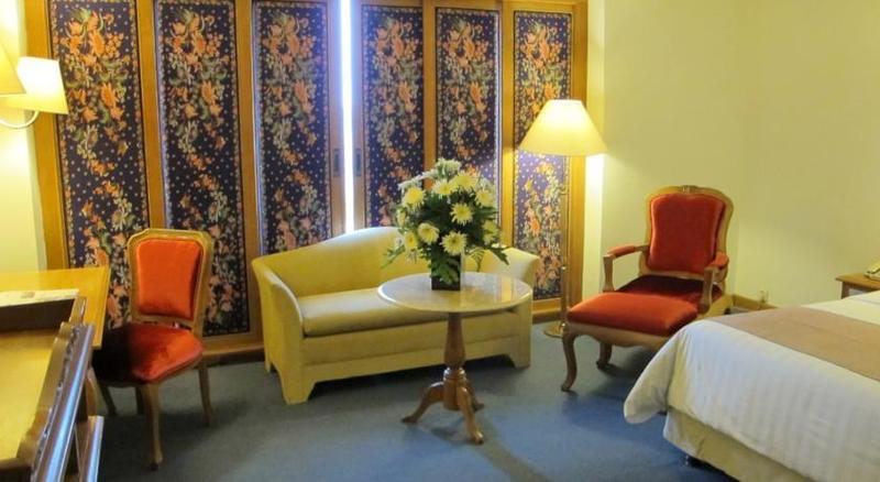Hotel Mutiara Malioboro ジョグジャカルタ エクステリア 写真
