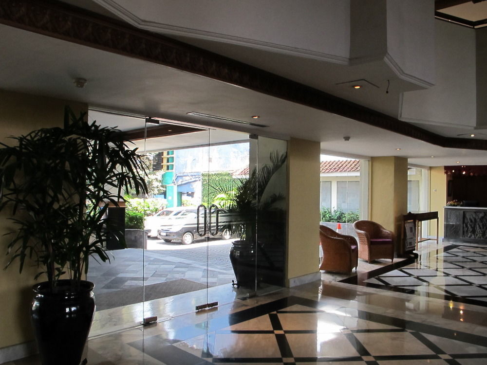 Hotel Mutiara Malioboro ジョグジャカルタ エクステリア 写真