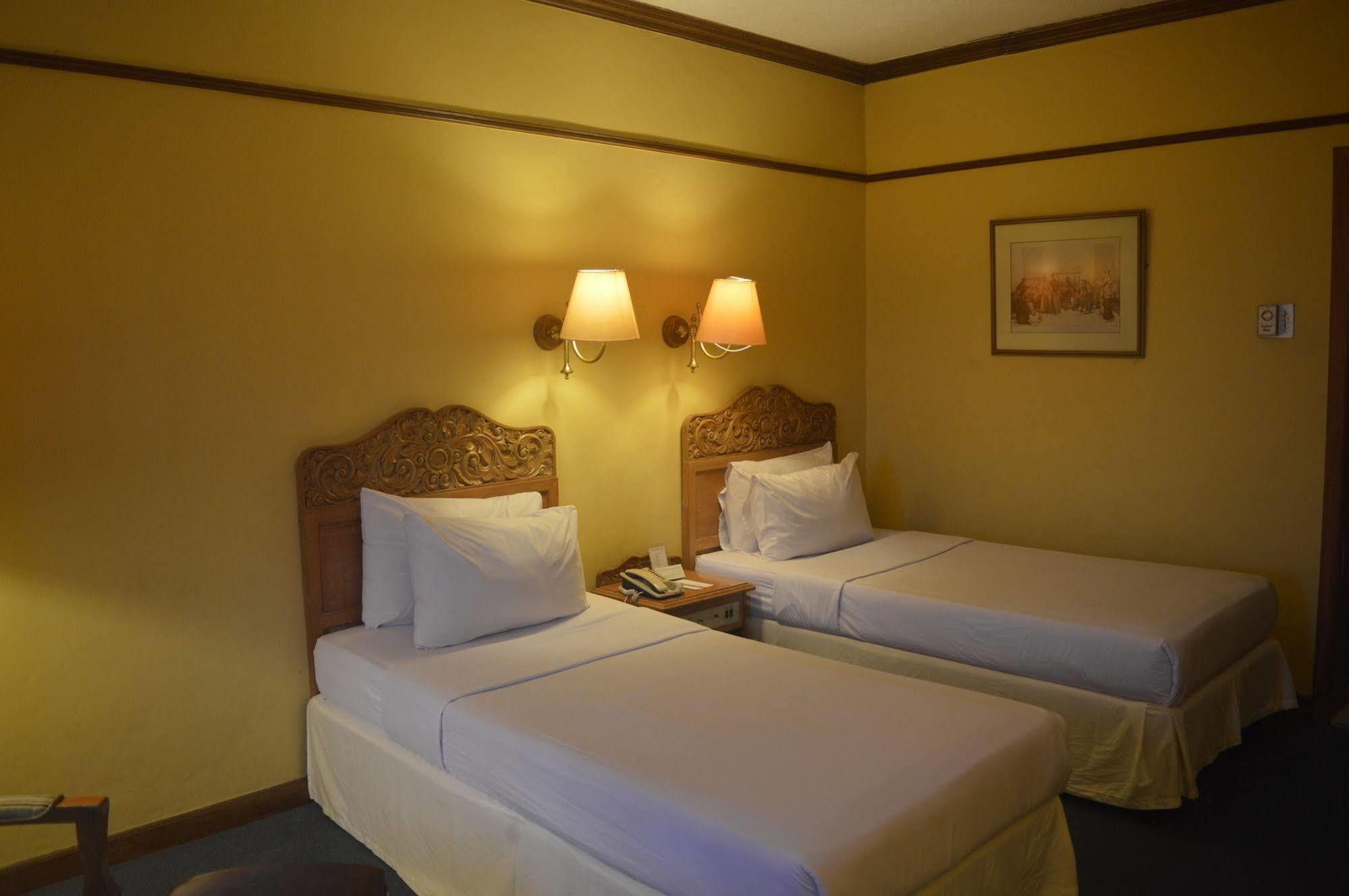 Hotel Mutiara Malioboro ジョグジャカルタ エクステリア 写真