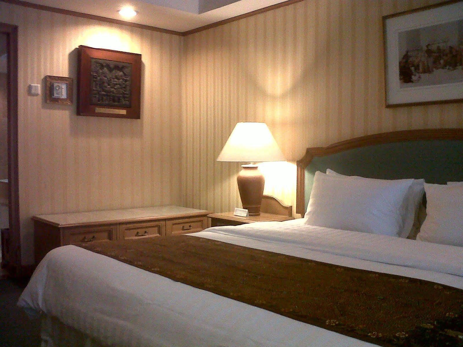 Hotel Mutiara Malioboro ジョグジャカルタ エクステリア 写真