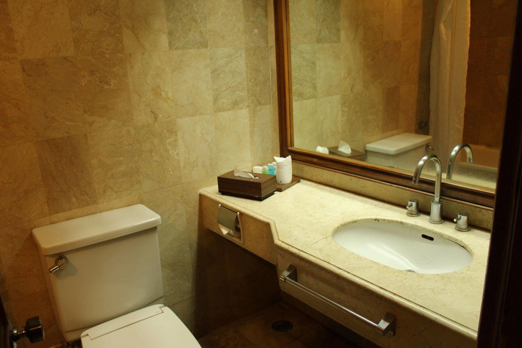 Hotel Mutiara Malioboro ジョグジャカルタ エクステリア 写真