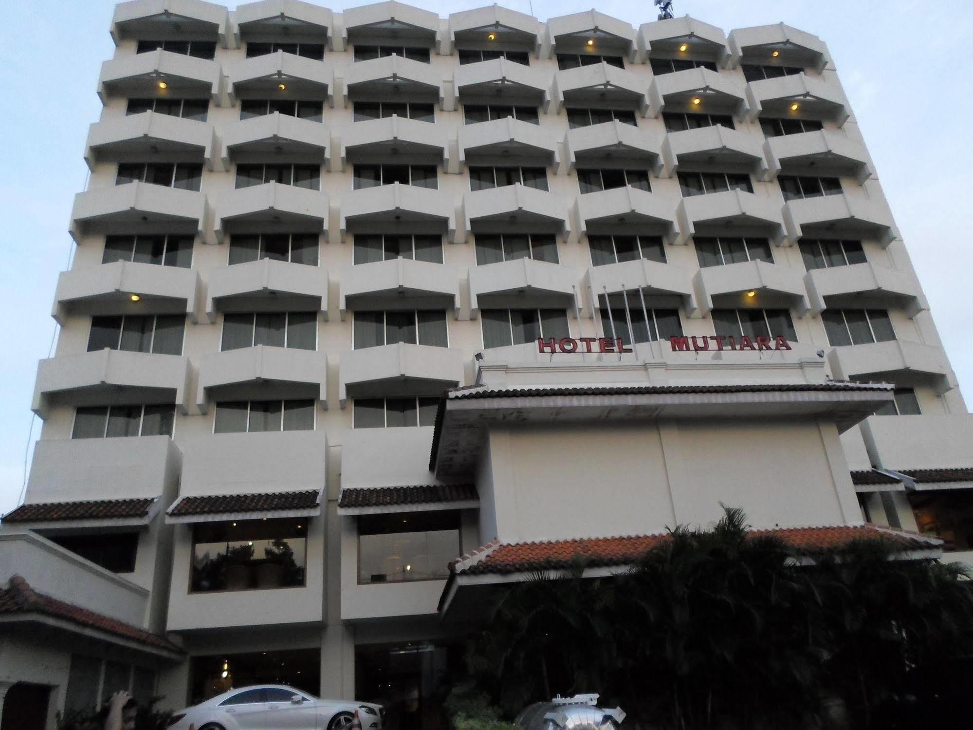 Hotel Mutiara Malioboro ジョグジャカルタ エクステリア 写真