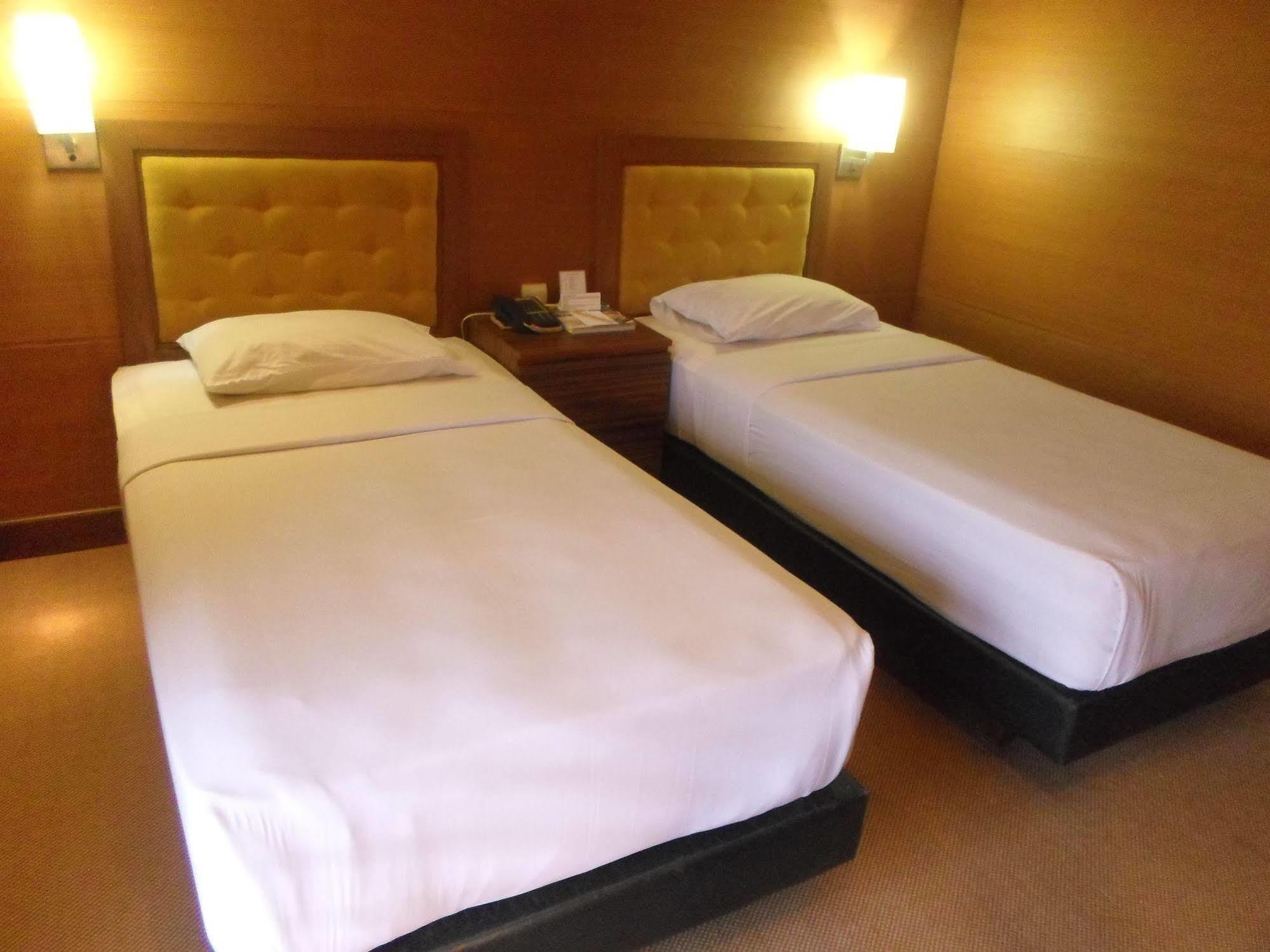 Hotel Mutiara Malioboro ジョグジャカルタ エクステリア 写真