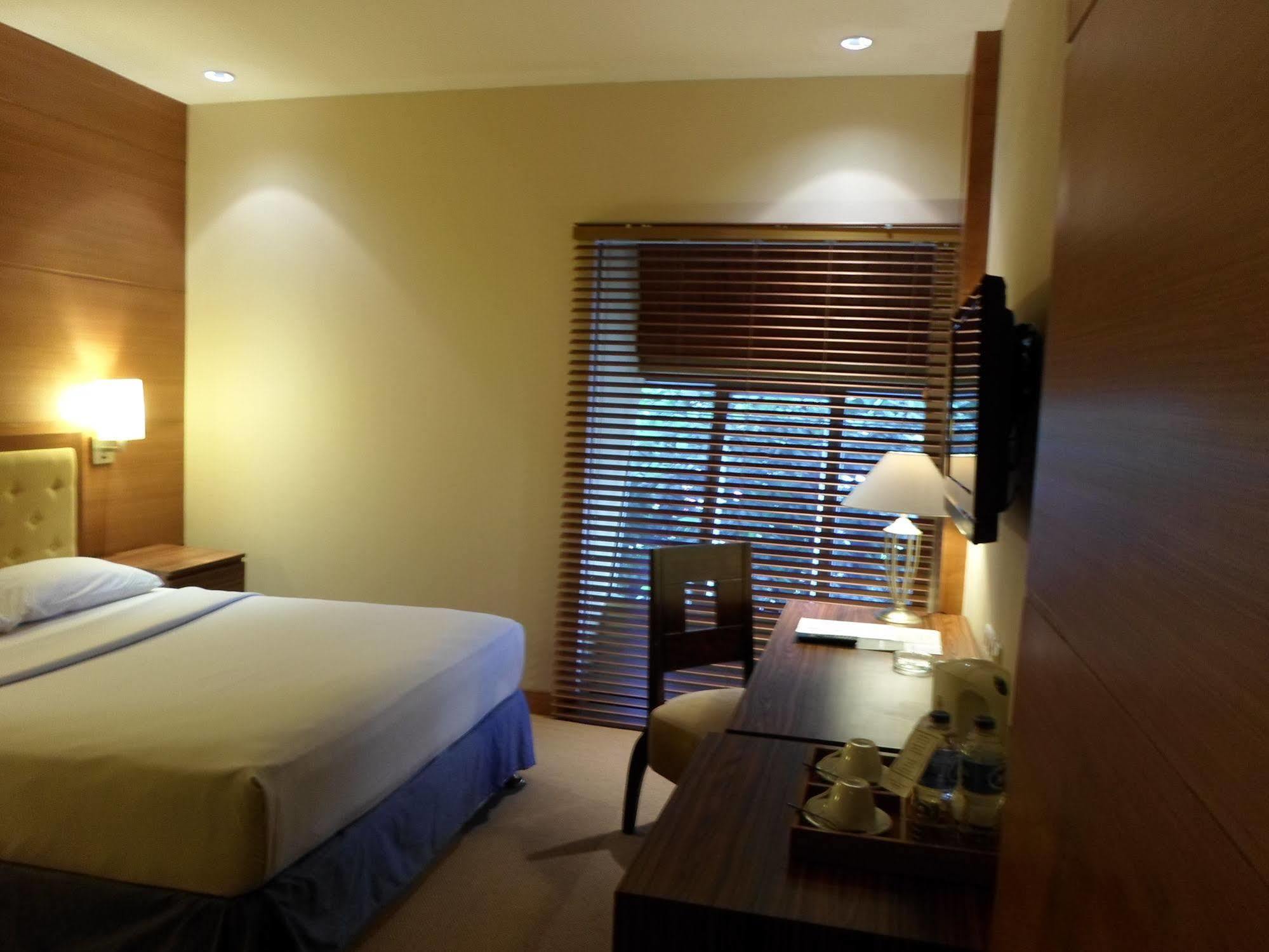 Hotel Mutiara Malioboro ジョグジャカルタ エクステリア 写真