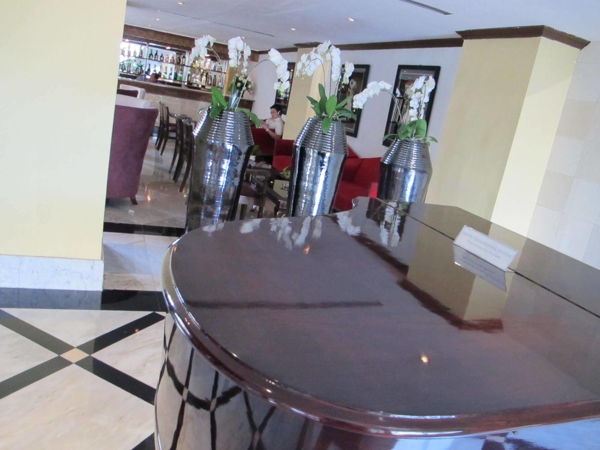 Hotel Mutiara Malioboro ジョグジャカルタ エクステリア 写真