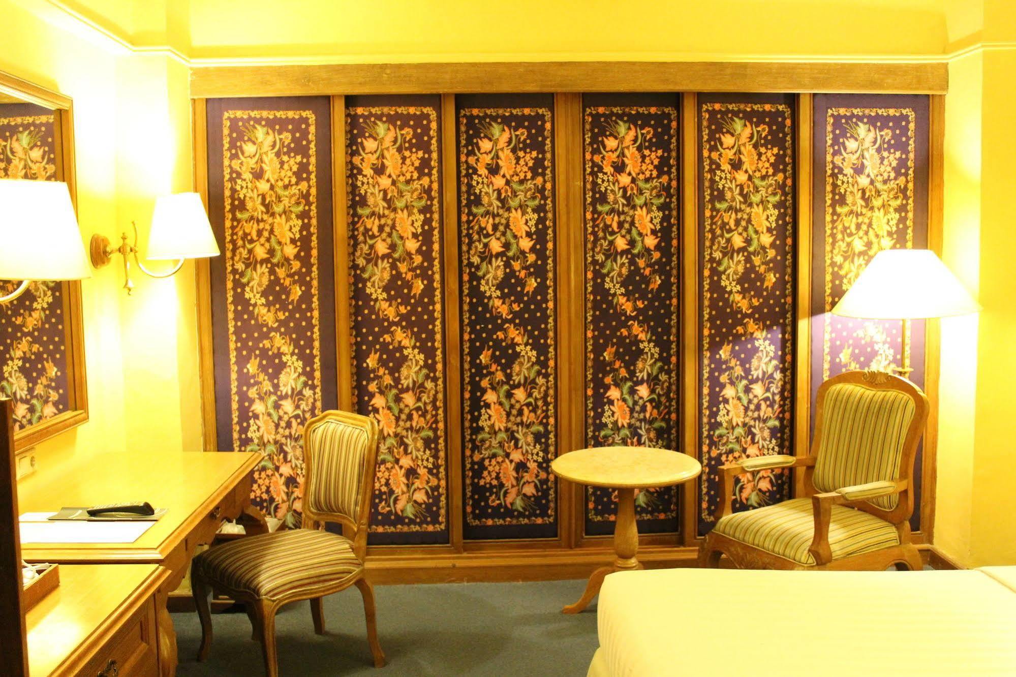 Hotel Mutiara Malioboro ジョグジャカルタ エクステリア 写真