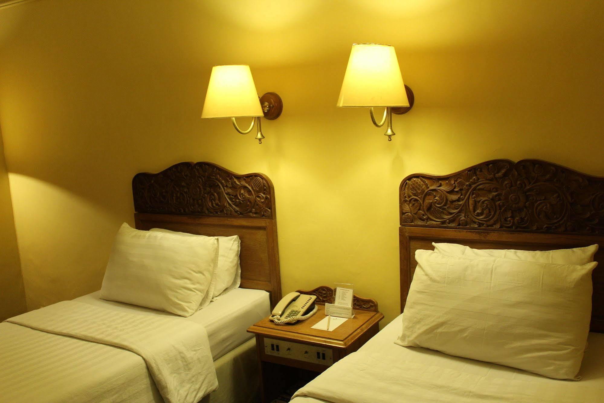 Hotel Mutiara Malioboro ジョグジャカルタ エクステリア 写真