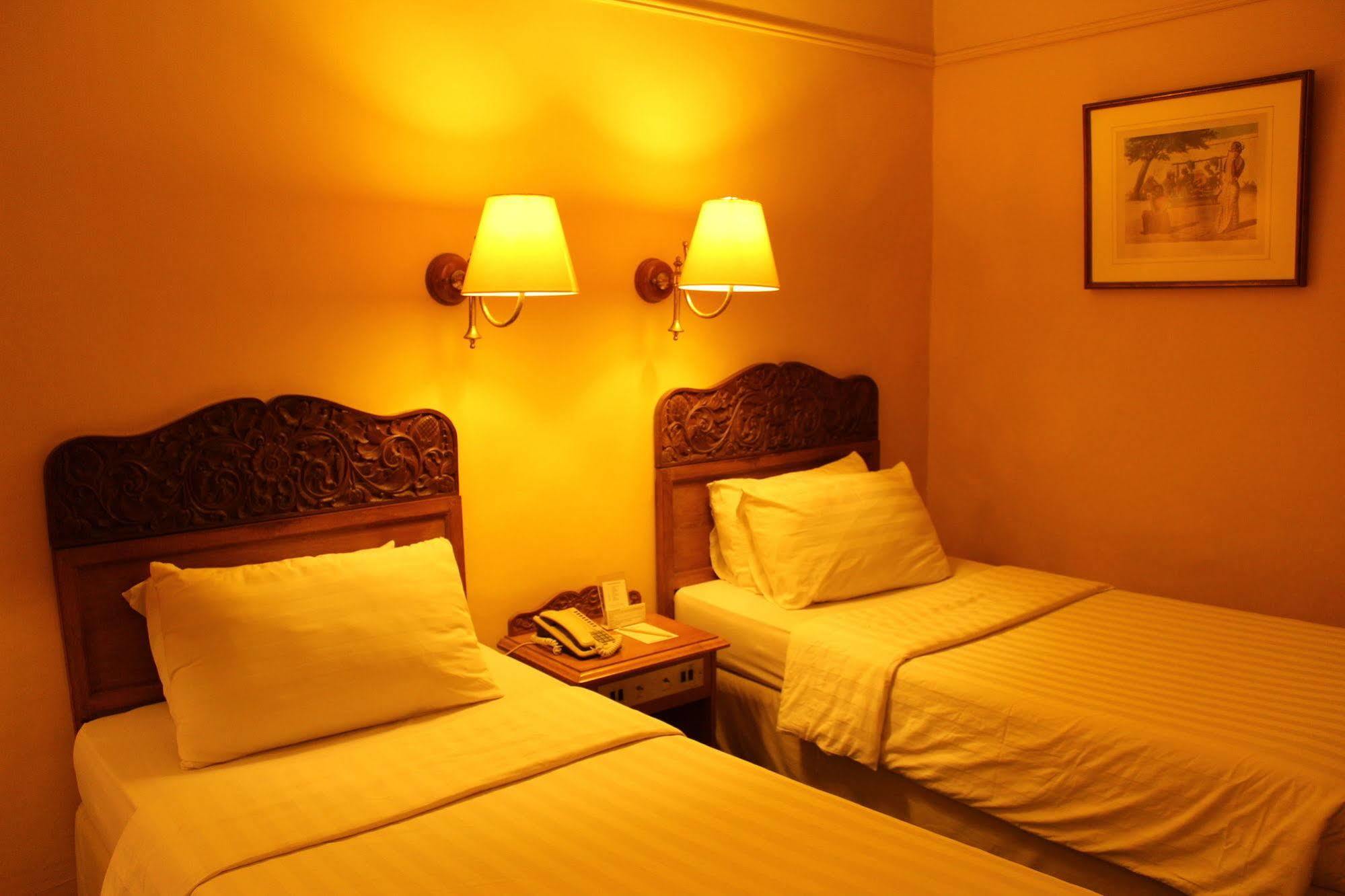 Hotel Mutiara Malioboro ジョグジャカルタ エクステリア 写真