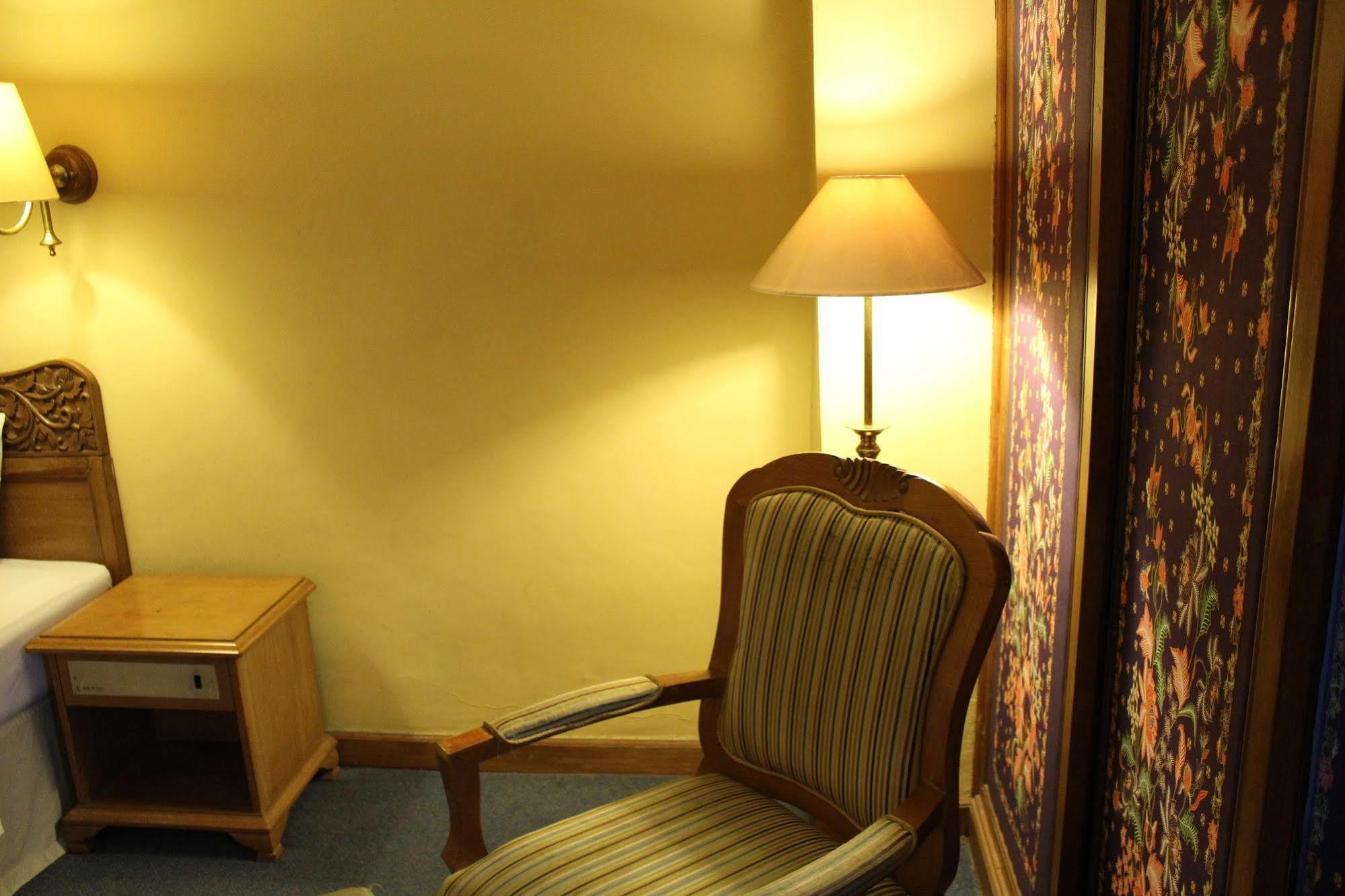 Hotel Mutiara Malioboro ジョグジャカルタ エクステリア 写真
