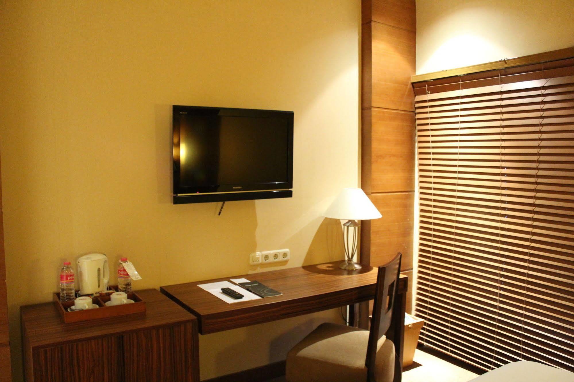Hotel Mutiara Malioboro ジョグジャカルタ エクステリア 写真