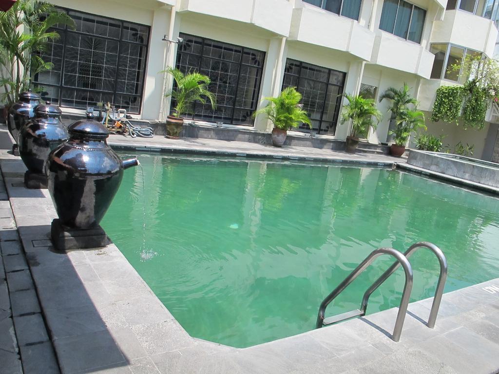 Hotel Mutiara Malioboro ジョグジャカルタ エクステリア 写真