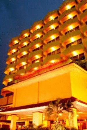 Hotel Mutiara Malioboro ジョグジャカルタ エクステリア 写真